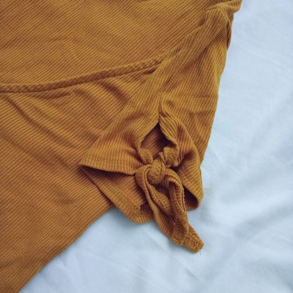 DONATED! F21 Yellow Crop Top - Picture 4 of 5